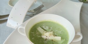 Beitragsbild des Blogbeitrags Geeiste Gurken-Avocadosuppe mit Melone