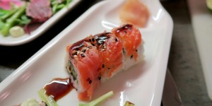Beitragsbild des Blogbeitrags Inside Out Roll mit Lachs, Spargel & Avocado