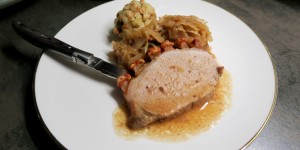 Beitragsbild des Blogbeitrags Krustenbraten mit Bierkraut & Semmelknödel