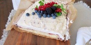 Beitragsbild des Blogbeitrags Heidelbeer-Topfenschnitte