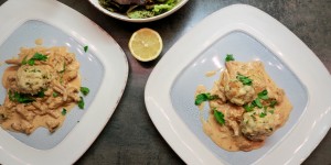 Beitragsbild des Blogbeitrags Eierschwammerlgulasch mit Knödel