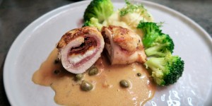 Beitragsbild des Blogbeitrags Knusprige Hühnerroulade mit Prosciutto & Schafkäse