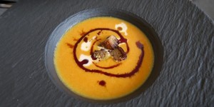 Beitragsbild des Blogbeitrags Kürbis-Apfelcremesuppe mit Ingwer
