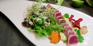 Beitragsbild des Blogbeitrags Tuna Tataki mit Avocadocreme & Yuzumayonnaise 