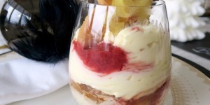 Beitragsbild des Blogbeitrags Spekulatius-Tiramisu mit Vanille-Erdbeeren