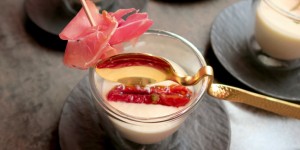 Beitragsbild des Blogbeitrags Mozzarellasuppe mit Prosciutto & Basilikum-Zitronenpesto
