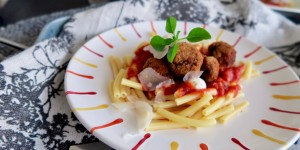 Beitragsbild des Blogbeitrags Maccaroni mit knusprigen Fleischbällchen