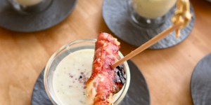 Beitragsbild des Blogbeitrags Kalte Gurkensuppe mit Schafkäse-Schinkenspeckpflaumen