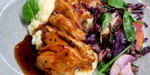 Beitragsbild des Blogbeitrags Huhn in BBQ-Teriyaki-Sauce mit Topinambur-Erdäpfelpüree