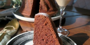 Beitragsbild des Blogbeitrags Baileysgugelhupf mit Schokolade