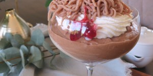 Beitragsbild des Blogbeitrags Maronimousse mit Preiselbeeren & Schokolade 