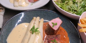 Beitragsbild des Blogbeitrags Duroc Schweinefilet mit Spargel & Sauce Bernaise