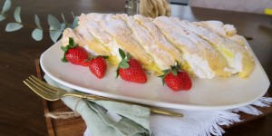 Beitragsbild des Blogbeitrags Kardinalroulade mit Erdbeercreme 