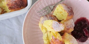 Beitragsbild des Blogbeitrags Topfenschmarren mit Zwetschkenröster oder Heidelbeeren