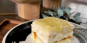 Beitragsbild des Blogbeitrags Apfelmus Joghurtschnitte mit Eierlikör