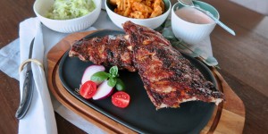 Beitragsbild des Blogbeitrags Spareribs mit Krautsalat & Cocktailsauce