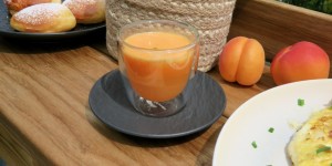 Beitragsbild des Blogbeitrags Apfel-Karotten-Orangen Saft mit Ingwer