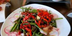 Beitragsbild des Blogbeitrags Orientalischer Fisolen-Paprika Salat 