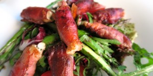 Beitragsbild des Blogbeitrags Salat für Männer mit Schinkenspeck & grünem Spargel