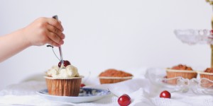 Beitragsbild des Blogbeitrags Buchweizenkuchen mit Kirschen – süß und trotzdem ohne Industriezucker