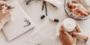 Beitragsbild des Blogbeitrags Let´s talk about: Wie sieht der Alltag einer Bloggerin/Social Media Beraterin aus?