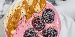 Beitragsbild des Blogbeitrags Himbeersmoothiebowl – High Protein 