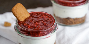 Beitragsbild des Blogbeitrags No-bake Cheesecake im Glas 