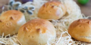 Beitragsbild des Blogbeitrags Leckeres Osterrezept: Hefe-Hasen backen ohne Zucker 