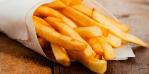 Beitragsbild des Blogbeitrags Knusprige Pommes selber machen: Mit dieser Geheimzutat klappt’s
