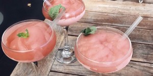 Beitragsbild des Blogbeitrags Frosé – Rosa Genuss mit Wein Slushie 