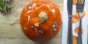 Beitragsbild des Blogbeitrags Gefüllter Hokkaido (vegetarisch): Kürbis aus dem Ofen