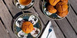 Beitragsbild des Blogbeitrags Saftige Kürbis Muffins: Vegan und ohne Zucker 