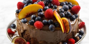 Beitragsbild des Blogbeitrags Veganer Schokoladen-Walnusskuchen mit Süßlupinenmehl