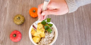 Beitragsbild des Blogbeitrags Vegetarisches Kürbis Curry mit Kokosmilch 