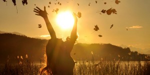 Beitragsbild des Blogbeitrags 18 Tipps gegen den Herbstblues: Raus aus dem Stimmungstief!