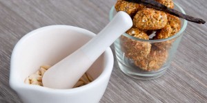 Beitragsbild des Blogbeitrags Knusprige Protein Kekse mit Haferflocken, Chia & Mandeln 