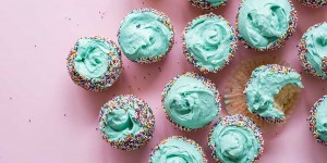 Beitragsbild des Blogbeitrags Schlemmen ohne Hemmungen: Helfen Cheatdays wirklich beim Abnehmen?