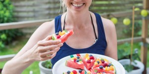 Beitragsbild des Blogbeitrags Flacher Bauch & Ernährung: Die 9 goldenen Regeln zum Erfolg 