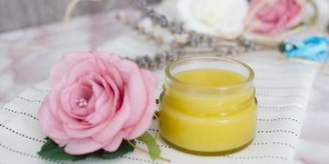 Beitragsbild des Blogbeitrags Erkältungsbalsam selber machen: In 5 Minuten zur DIY Hustensalbe