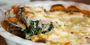 Beitragsbild des Blogbeitrags Rezept für Süßkartoffel Quiche mit Spinat und Lachs