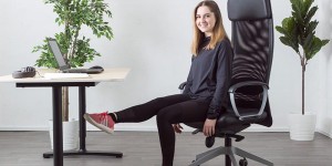 Beitragsbild des Blogbeitrags 5 geniale Po Übungen im Sitzen: Bye Bye flacher Büro-Hintern 