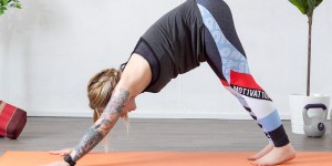 Beitragsbild des Blogbeitrags 8 Yoga Übungen für den unteren Rücken: Workout bei Rückenschmerzen