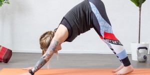 Beitragsbild des Blogbeitrags 8 Yoga Übungen für den unteren Rücken: Workout bei Rückenschmerzen 