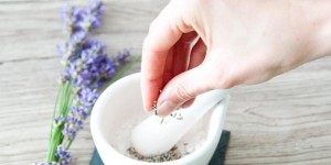 Beitragsbild des Blogbeitrags Dein 5 Minuten Gewürzsalz mit Lavendel