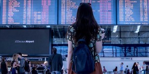 Beitragsbild des Blogbeitrags Jetlag überwinden: Die besten Tipps gegen Müdigkeit nach der Reise