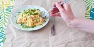 Beitragsbild des Blogbeitrags Rührei Avocado Rezept mit Räucherlachs 