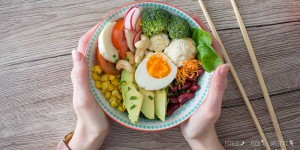 Beitragsbild des Blogbeitrags Buddha Bowl Anleitung – Salat Bowls einfach selber machen