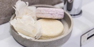 Beitragsbild des Blogbeitrags Haarseife selber machen: In 5 Min zum DIY Shampoo Bar