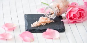 Beitragsbild des Blogbeitrags DIY Gesichtspeeling gegen unreine Haut