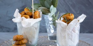 Beitragsbild des Blogbeitrags Kürbis Gnocchi vegan mit Knoblauch Salbei Soße